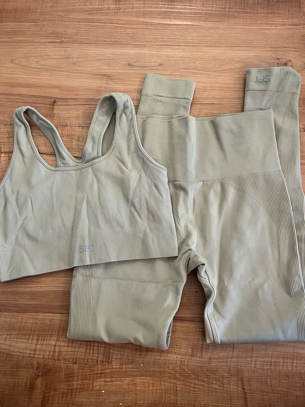 Set Active Sculptflex Green Sports Bra and Leggings Set - Picture 2 of 9